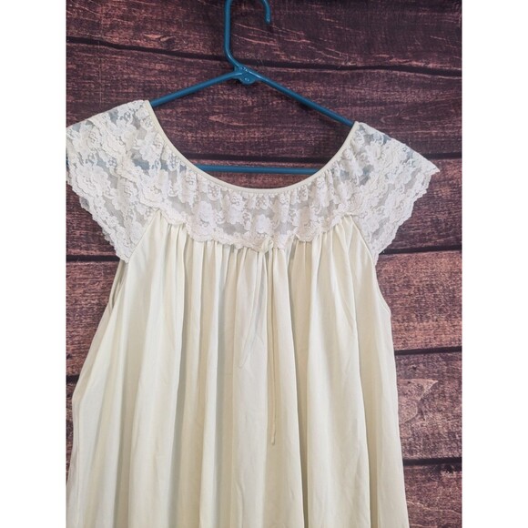 Vintage Nightgown Butter Yellow With Lace Trim Size Large Midi length - Picture 7 of 9